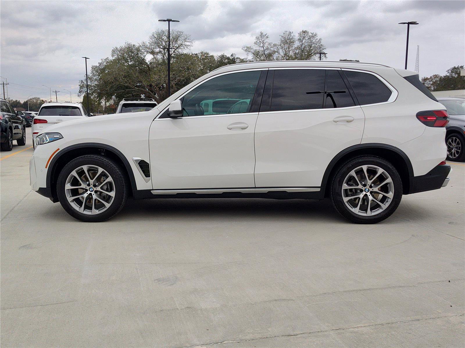 Certified 2025 BMW X5 sDrive40i w/ Premium Package RWD image 3