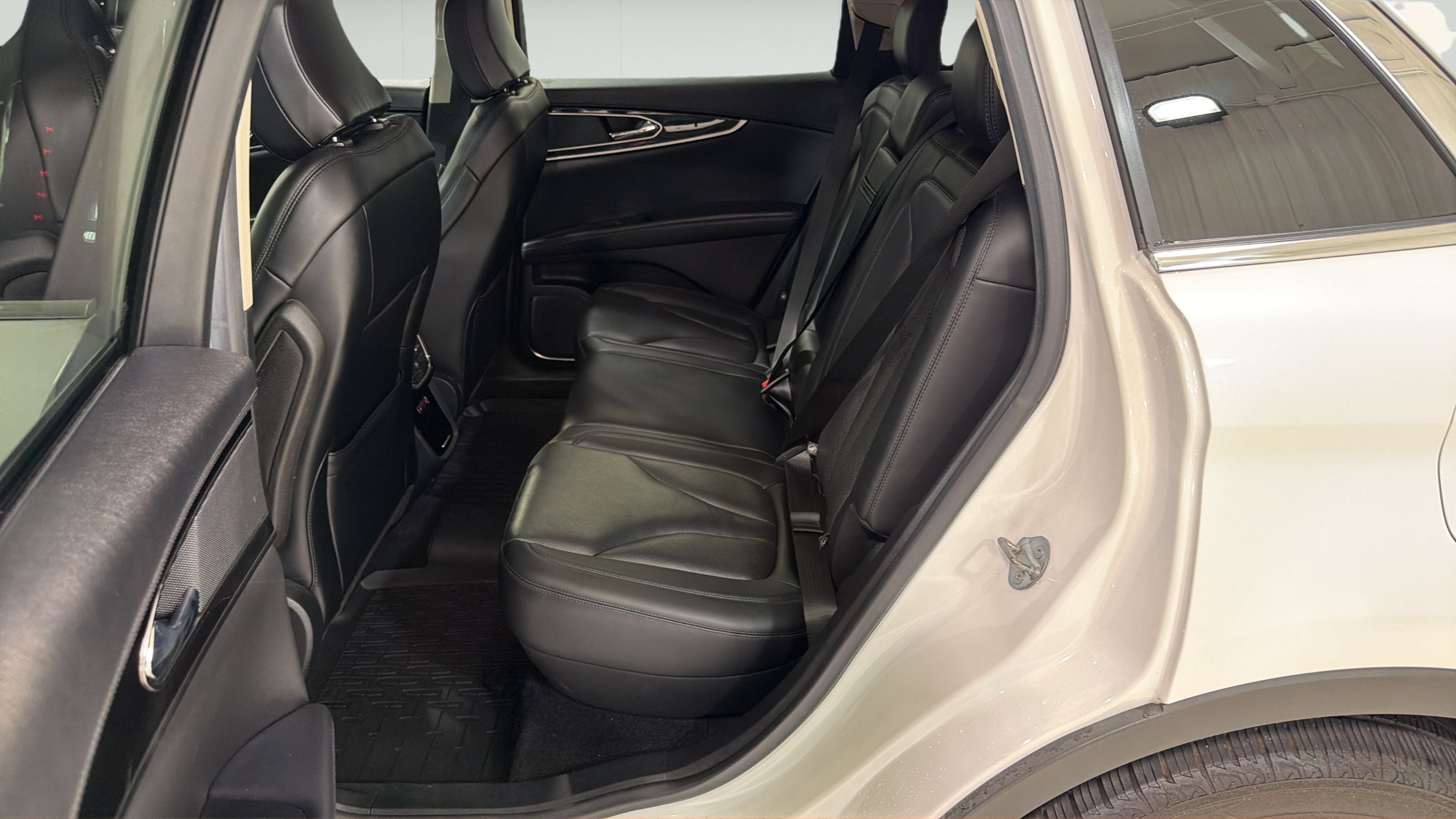 Certified 2022 Lincoln Nautilus Reserve FWD image 13