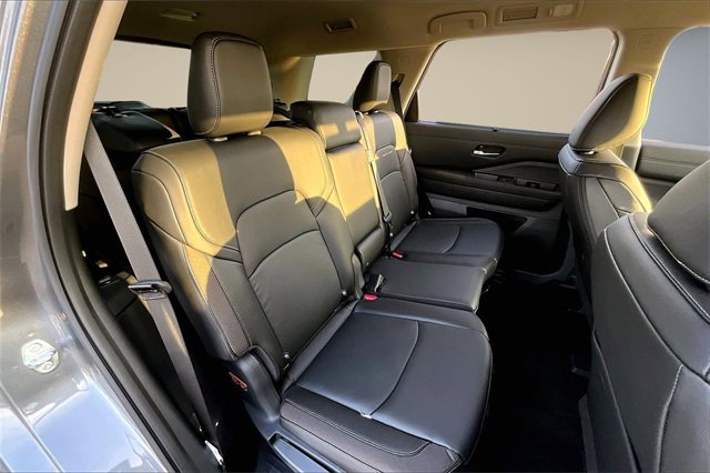 New 2025 Nissan Pathfinder SL image 9