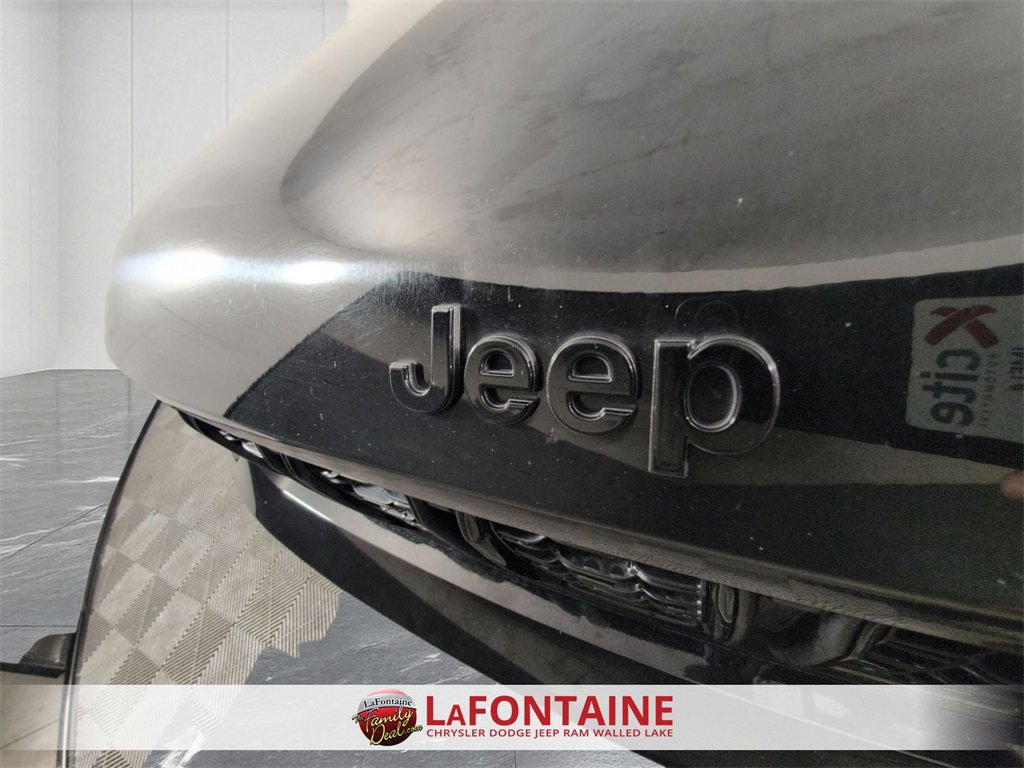 Certified 2024 Jeep Grand Cherokee L Laredo image 9