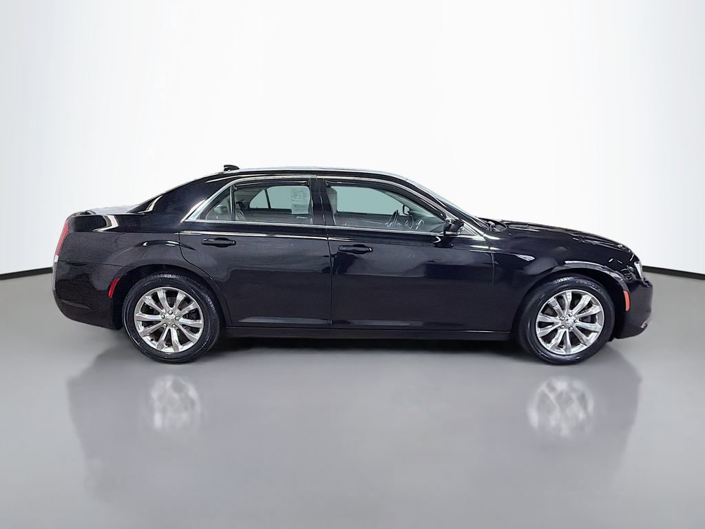 Used 2016 Chrysler 300 Limited image 10