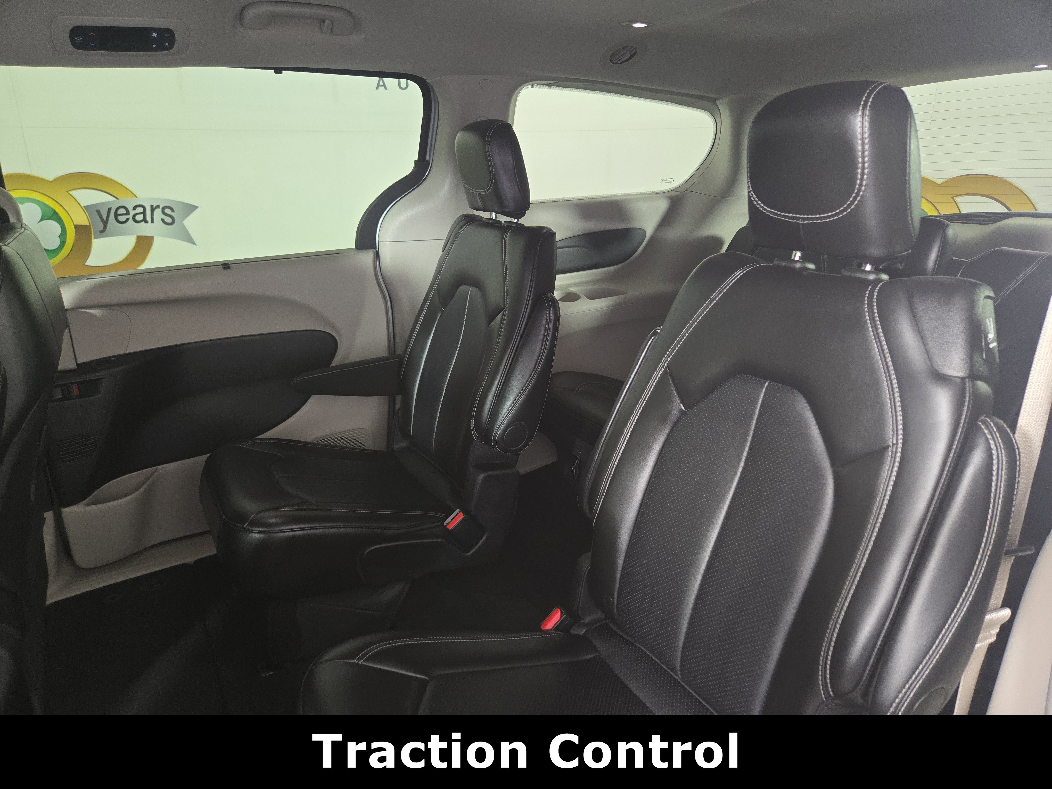 Used 2024 Chrysler Pacifica Touring-L image 12