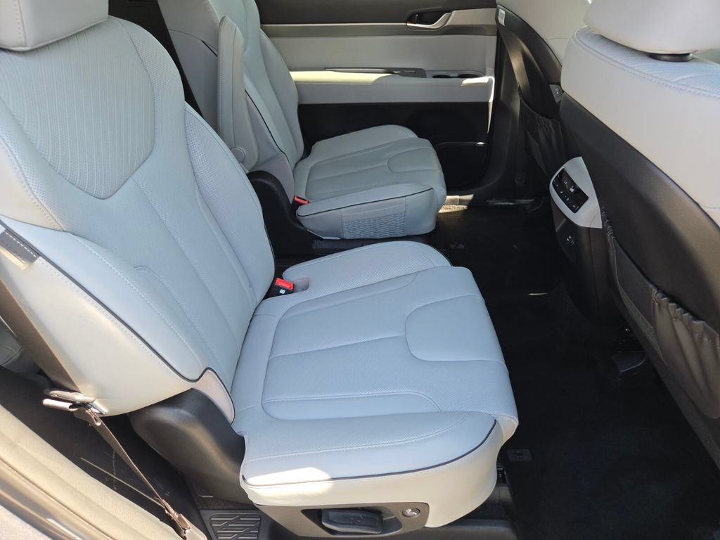 Used 2025 Hyundai Palisade SEL FWD image 16