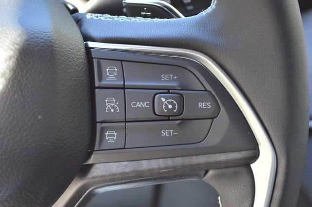 New 2025 Jeep Grand Cherokee Limited w/ Luxury Tech Group II image 18