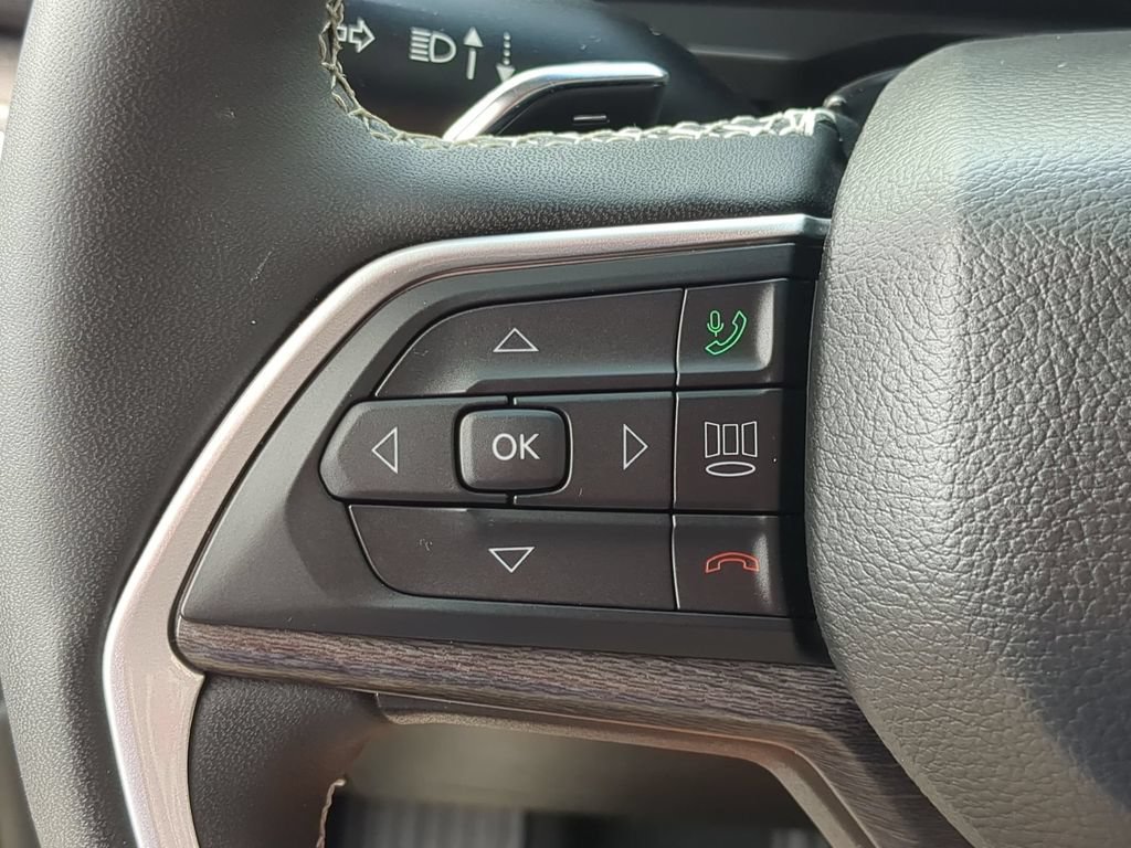 Used 2023 Jeep Grand Cherokee Limited AWD/4WD image 16
