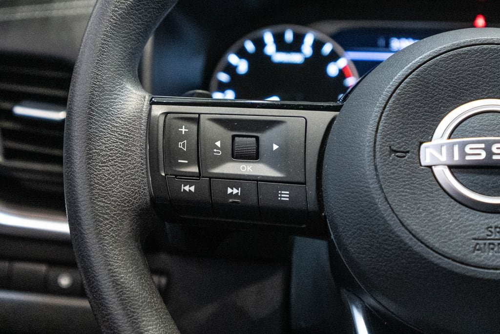 Used 2023 Nissan Rogue SV AWD/4WD image 17
