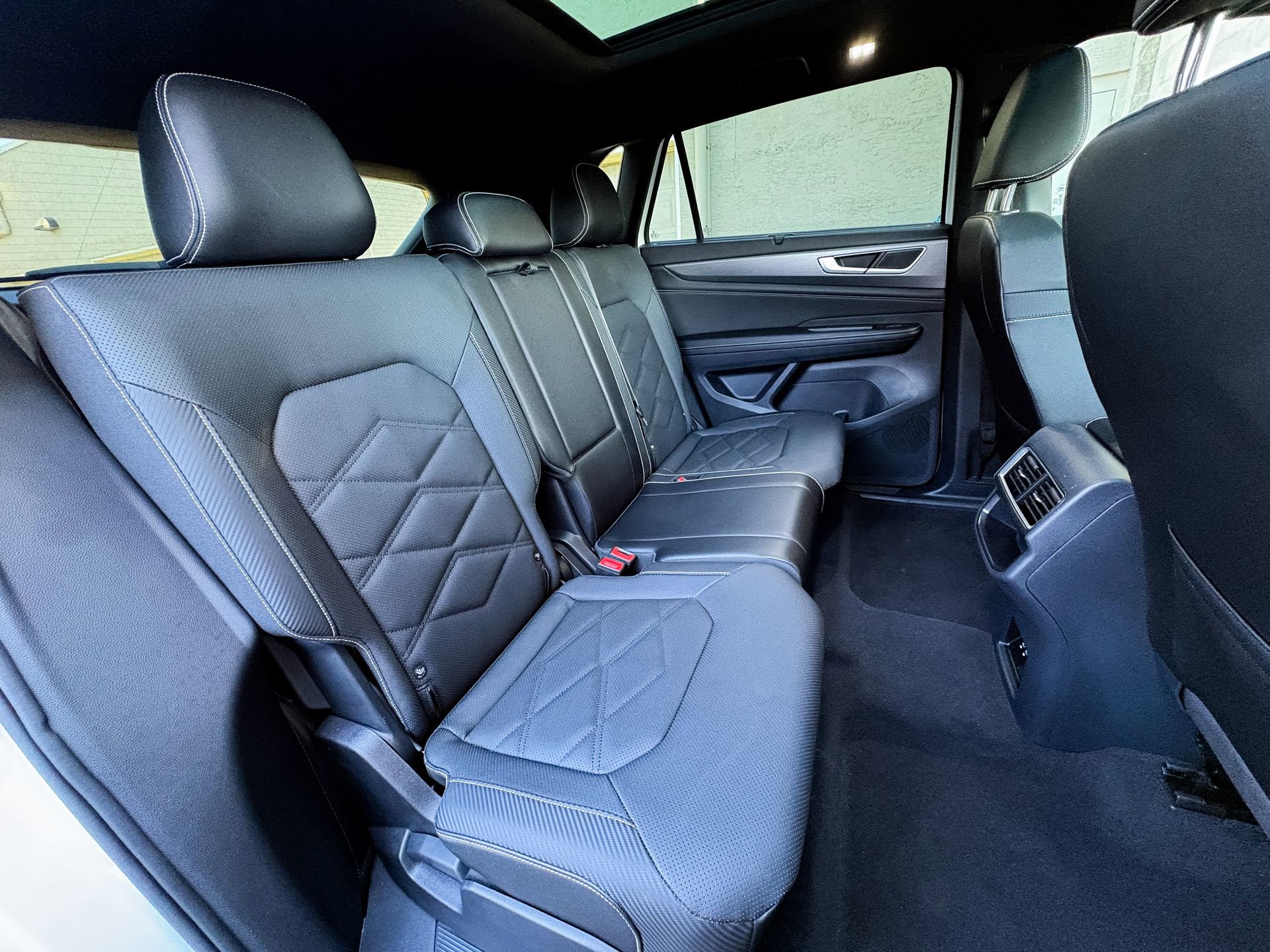 Used 2025 Volkswagen Atlas Cross Sport SE w/ Panoramic Sunroof Package image 22