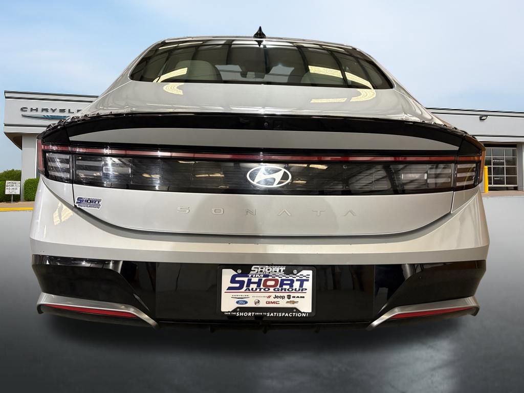 Used 2025 Hyundai Sonata SEL FWD image 4