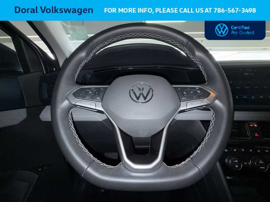 Certified 2024 Volkswagen Taos SE image 15