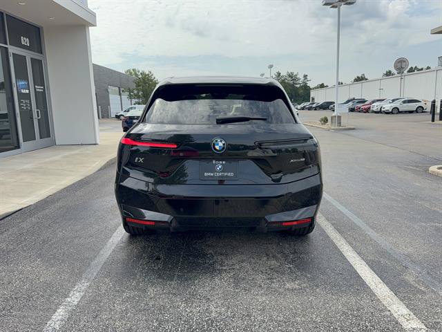 Used 2024 BMW iX xDrive50 w/ Premium Package AWD/4WD image 4