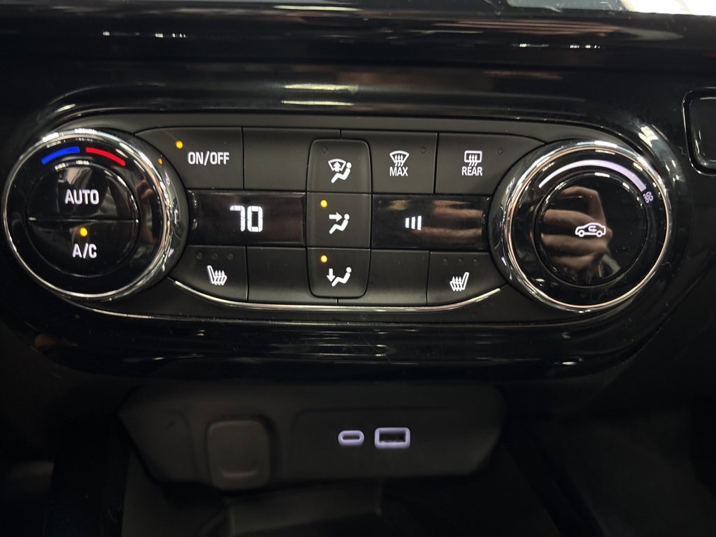 Certified 2025 Chevrolet Trax RS w/ Sunroof Package image 32