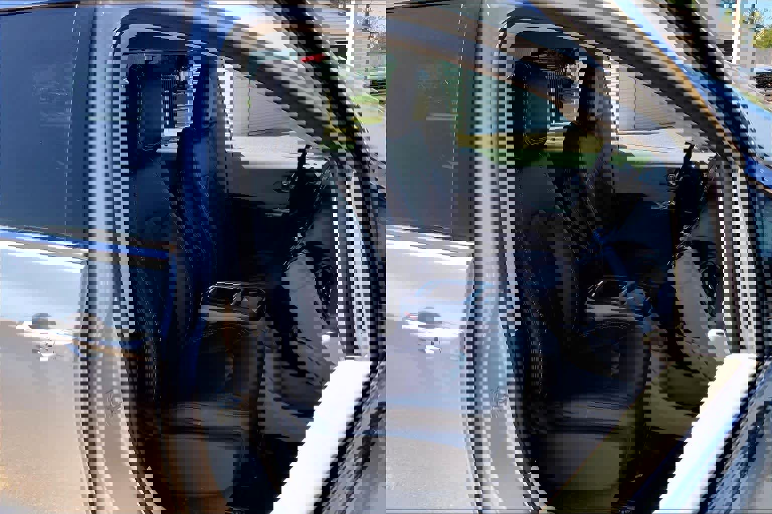 Used 2024 Chrysler Pacifica Touring-L FWD image 9