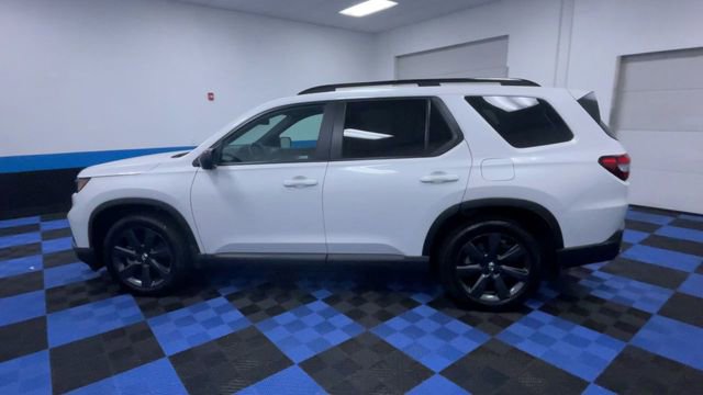 Certified 2025 Honda Pilot Sport image 5