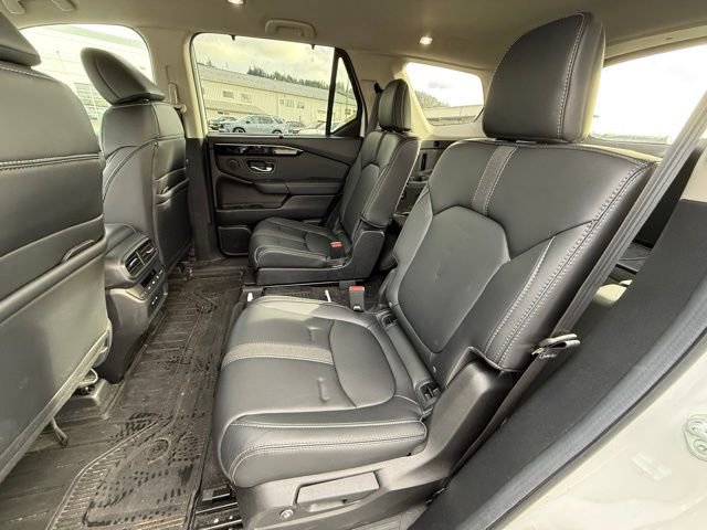Used 2025 Honda Pilot EX-L image 16