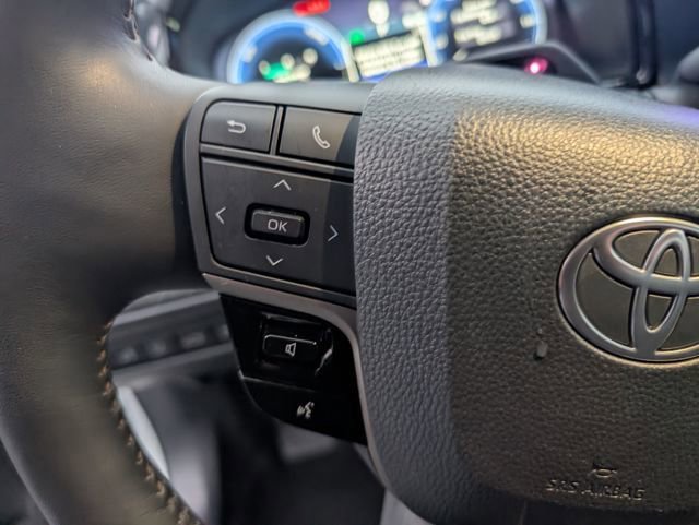 Used 2025 Toyota Camry XLE w/ Premium Plus Package image 18