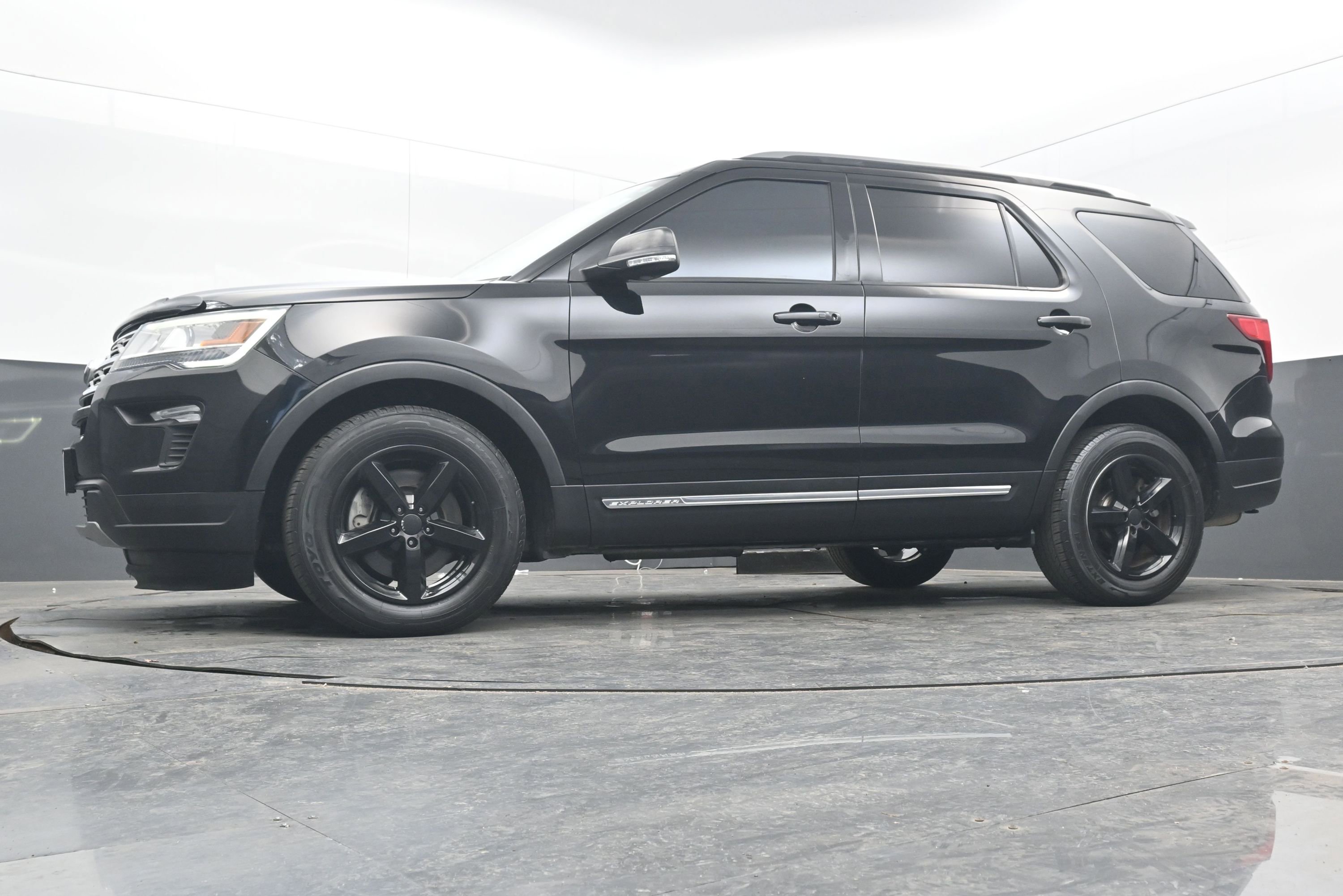 Used 2018 Ford Explorer XLT w/ Equipment Group 201A image 24