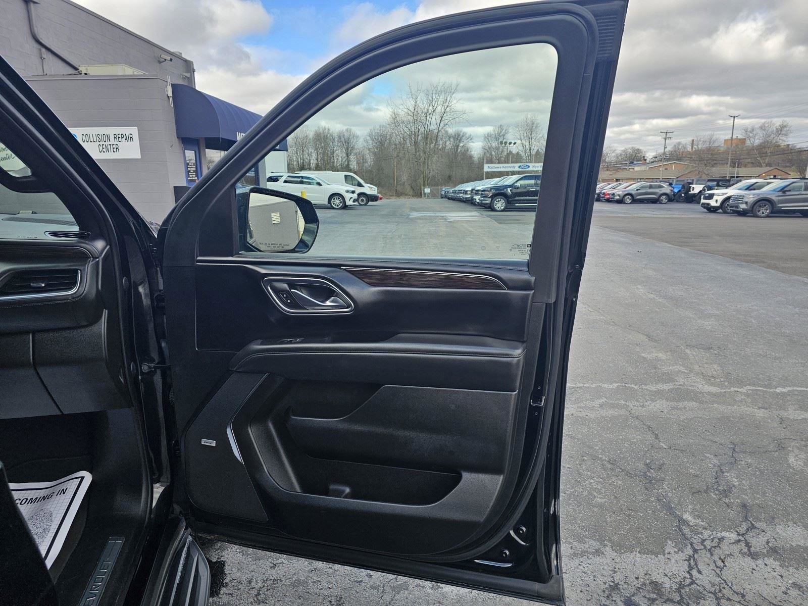 Used 2023 Chevrolet Suburban LT image 18