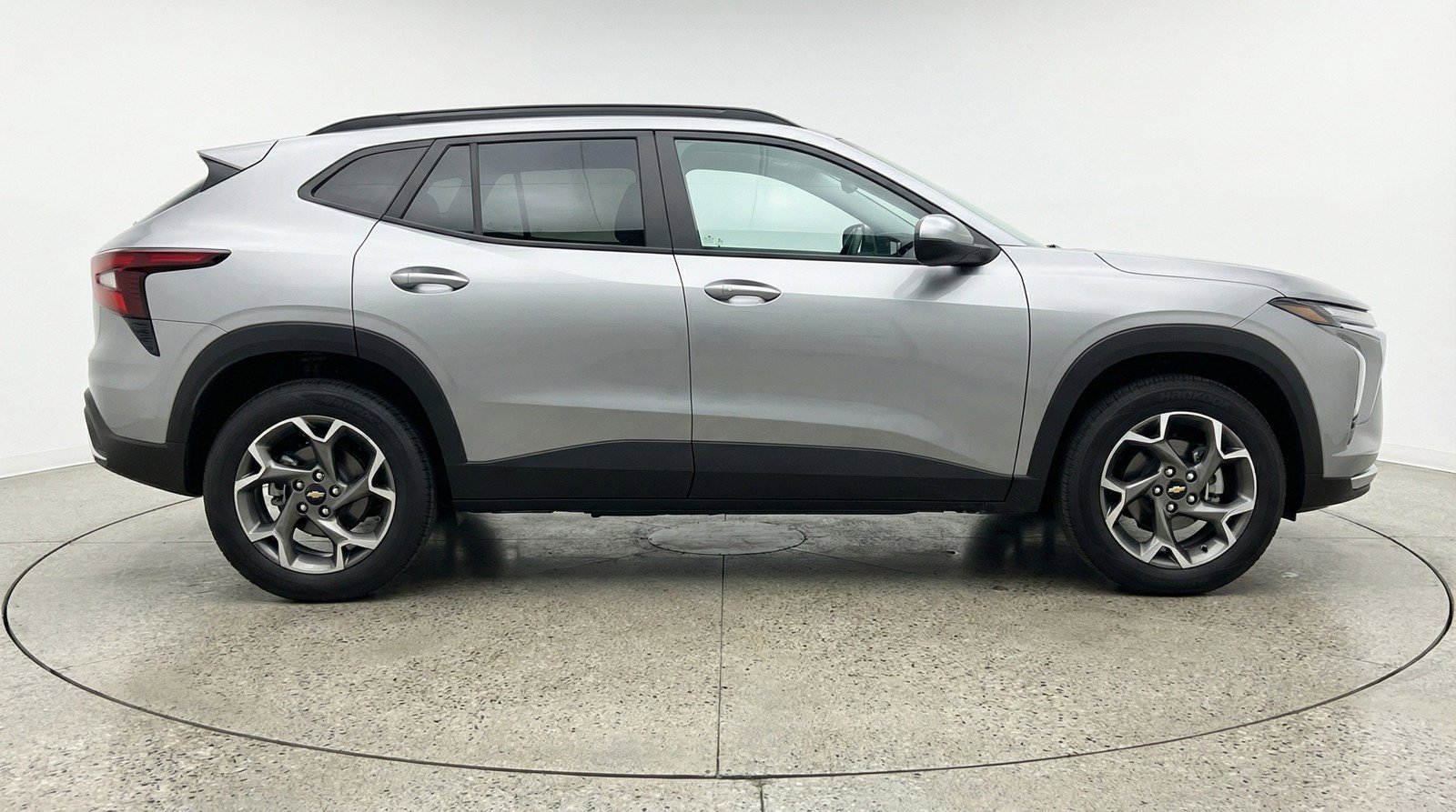 Used 2025 Chevrolet Trax LT w/ LT Convenience Package image 11