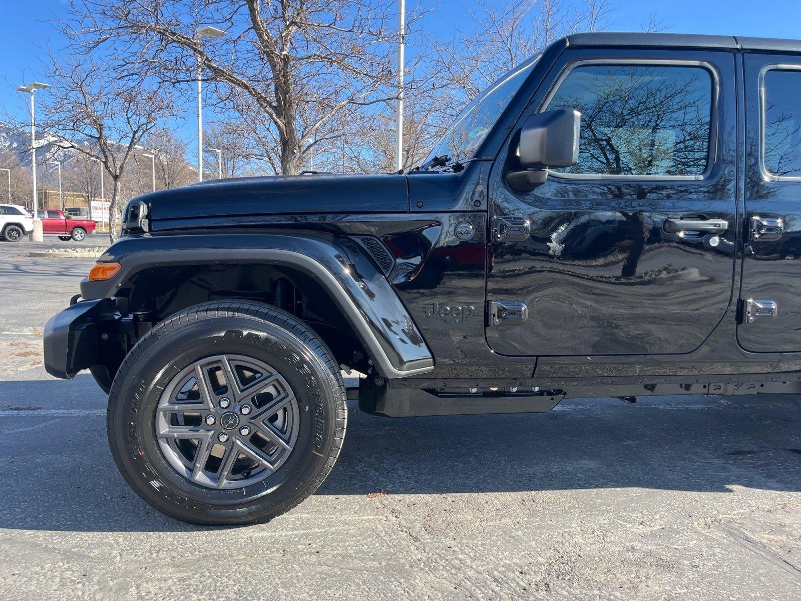 New 2026 Jeep Gladiator Sport AWD/4WD image 9