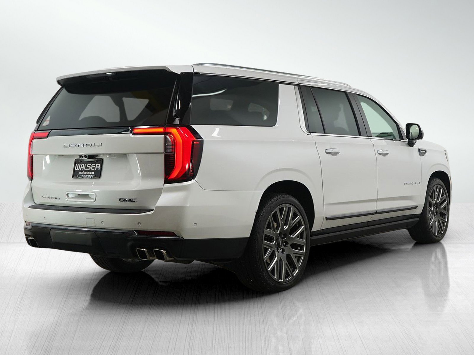 Used 2025 GMC Yukon XL Denali Ultimate AWD/4WD image 5