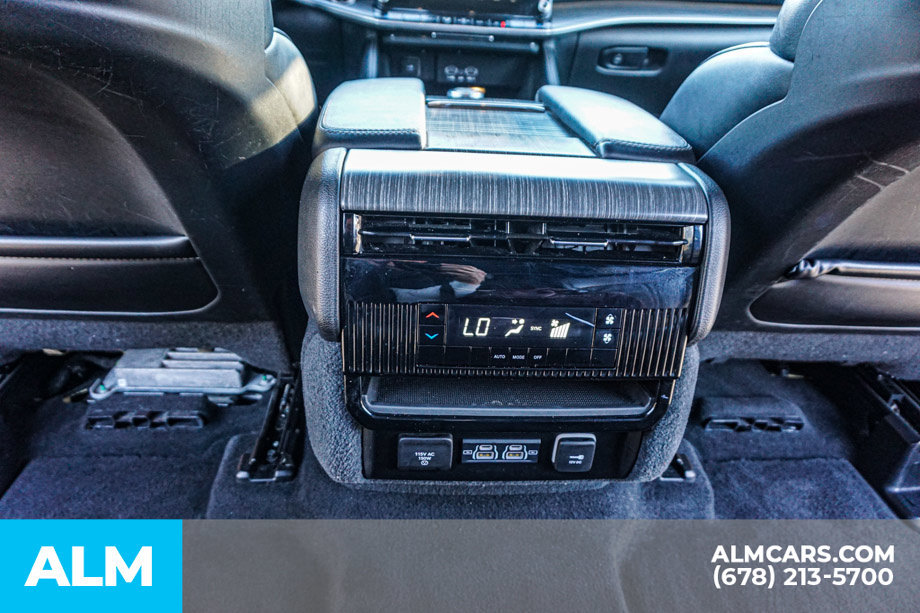 Used 2024 Jeep Wagoneer L Series II w/ Flexible Seating Group AWD/4WD image 32
