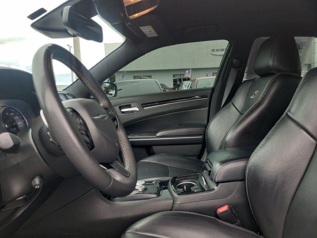 Used 2023 Chrysler 300 S w/ Comfort Group RWD image 15