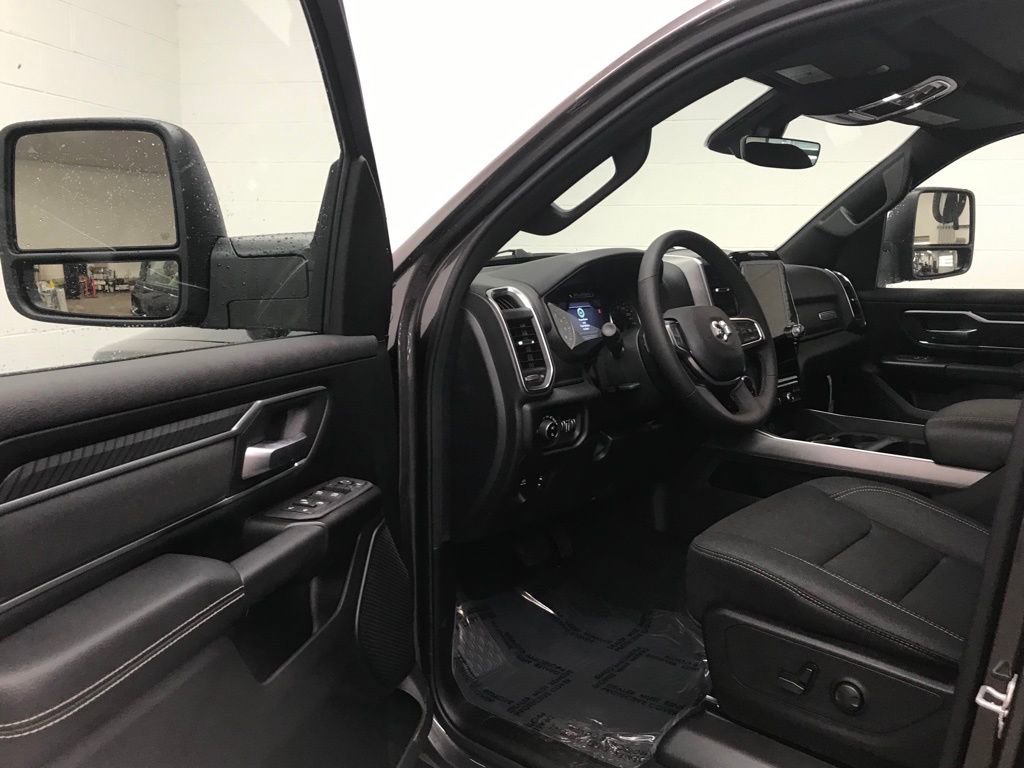 New 2026 RAM 1500 4x4 Crew Cab image 11