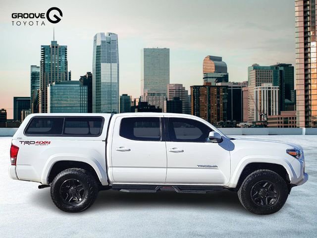 Used 2017 Toyota Tacoma TRD Sport image 7