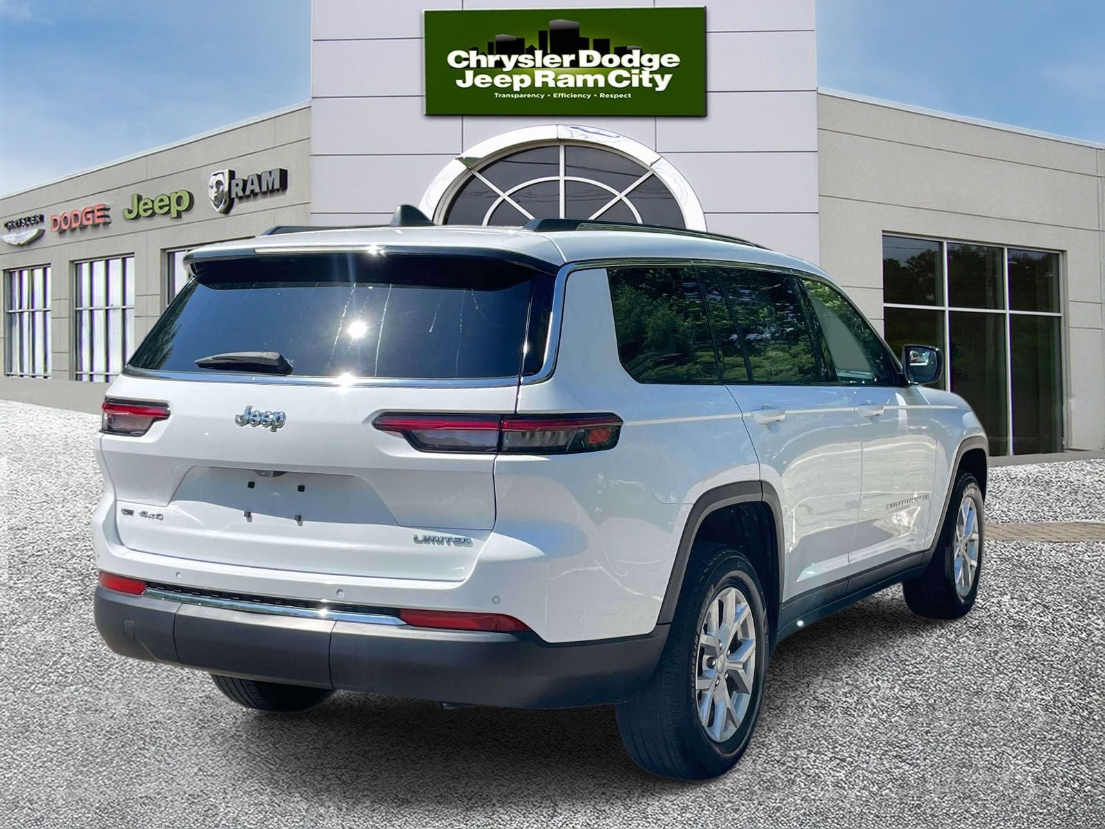 Used 2023 Jeep Grand Cherokee L Limited AWD/4WD image 6