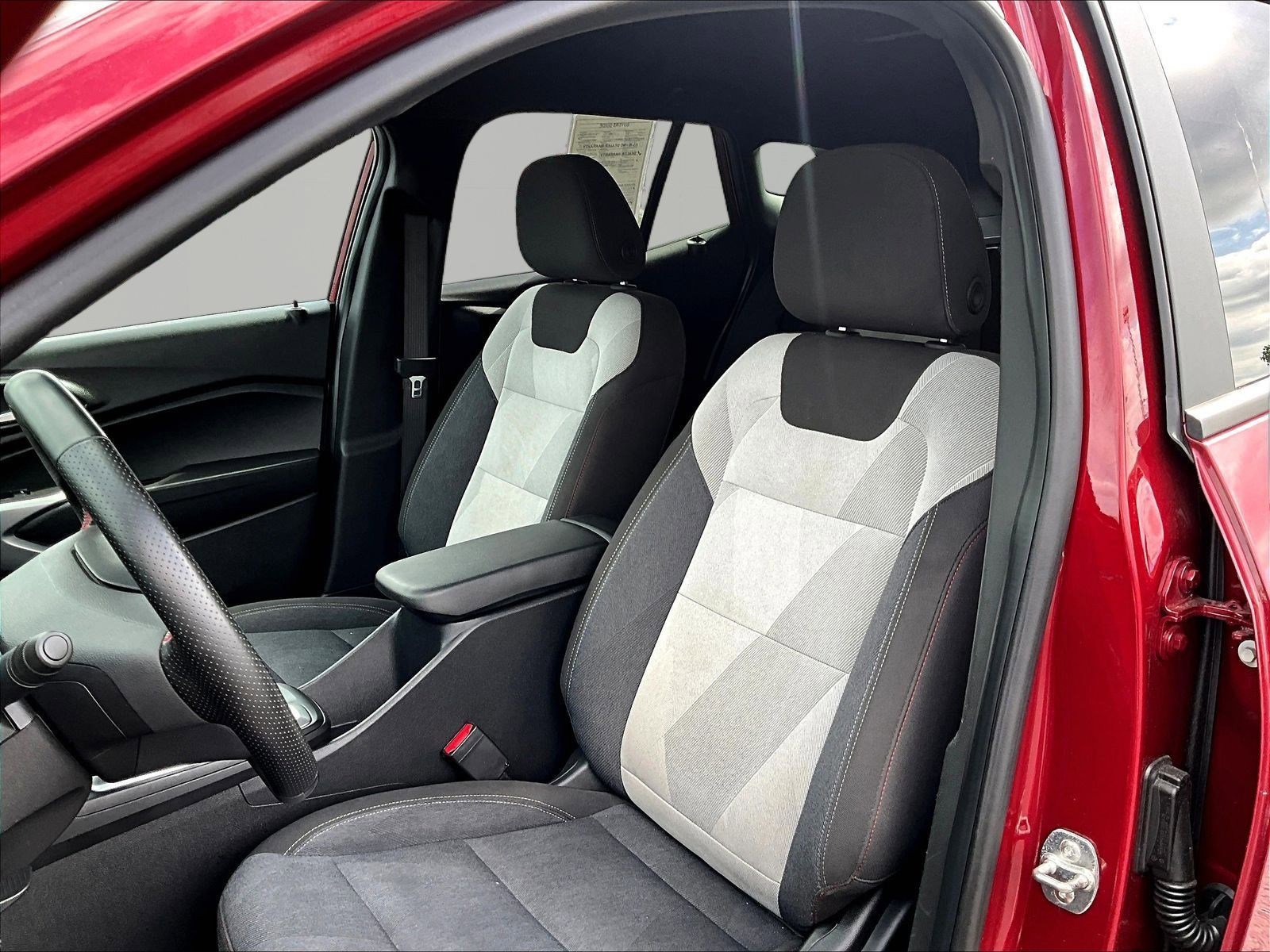 Used 2024 Chevrolet Trax RS FWD image 21