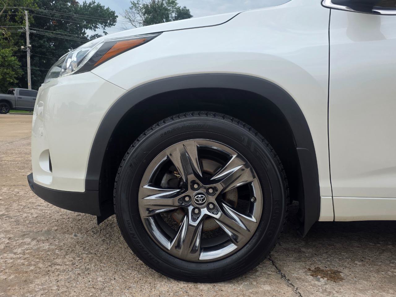 Used 2017 Toyota Highlander Limited Platinum AWD/4WD image 35