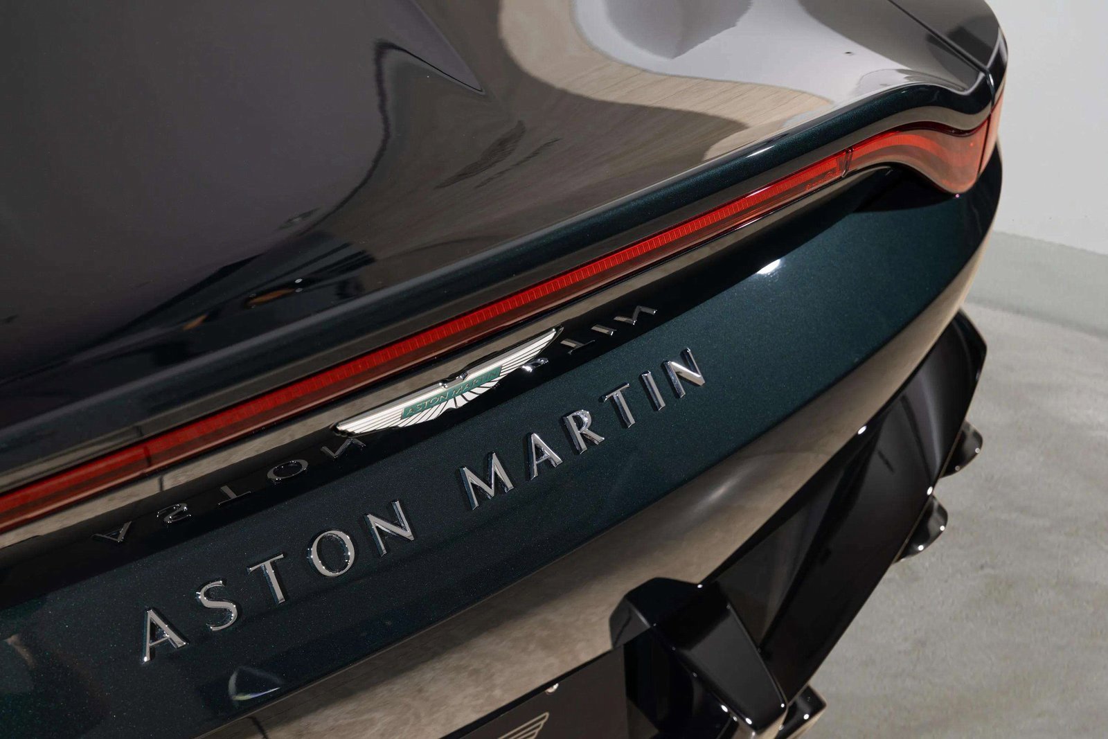 New 2026 Aston Martin V8 Vantage Roadster image 17