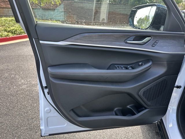 New 2025 Jeep Grand Cherokee L Limited w/ Luxury Tech Group II image 10