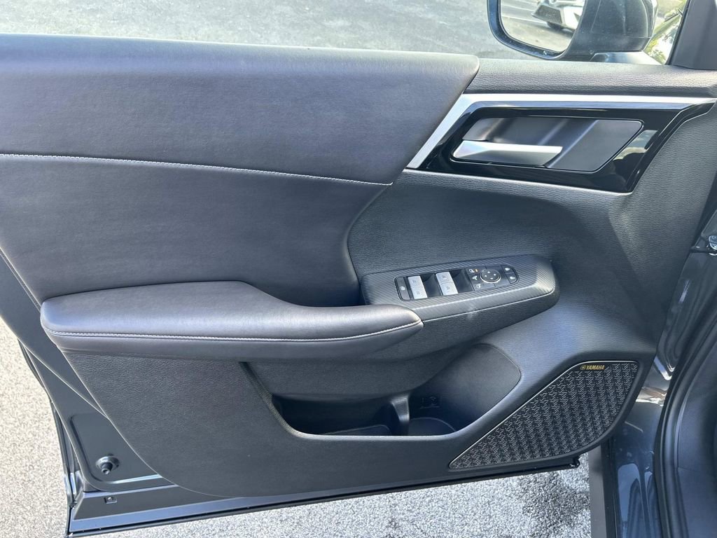 New 2025 Mitsubishi Outlander SE image 23