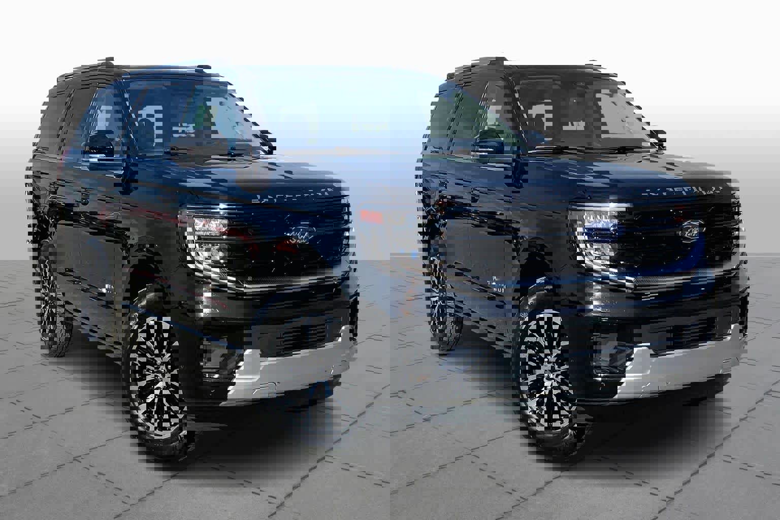 Certified 2025 Ford Expedition Platinum image 3