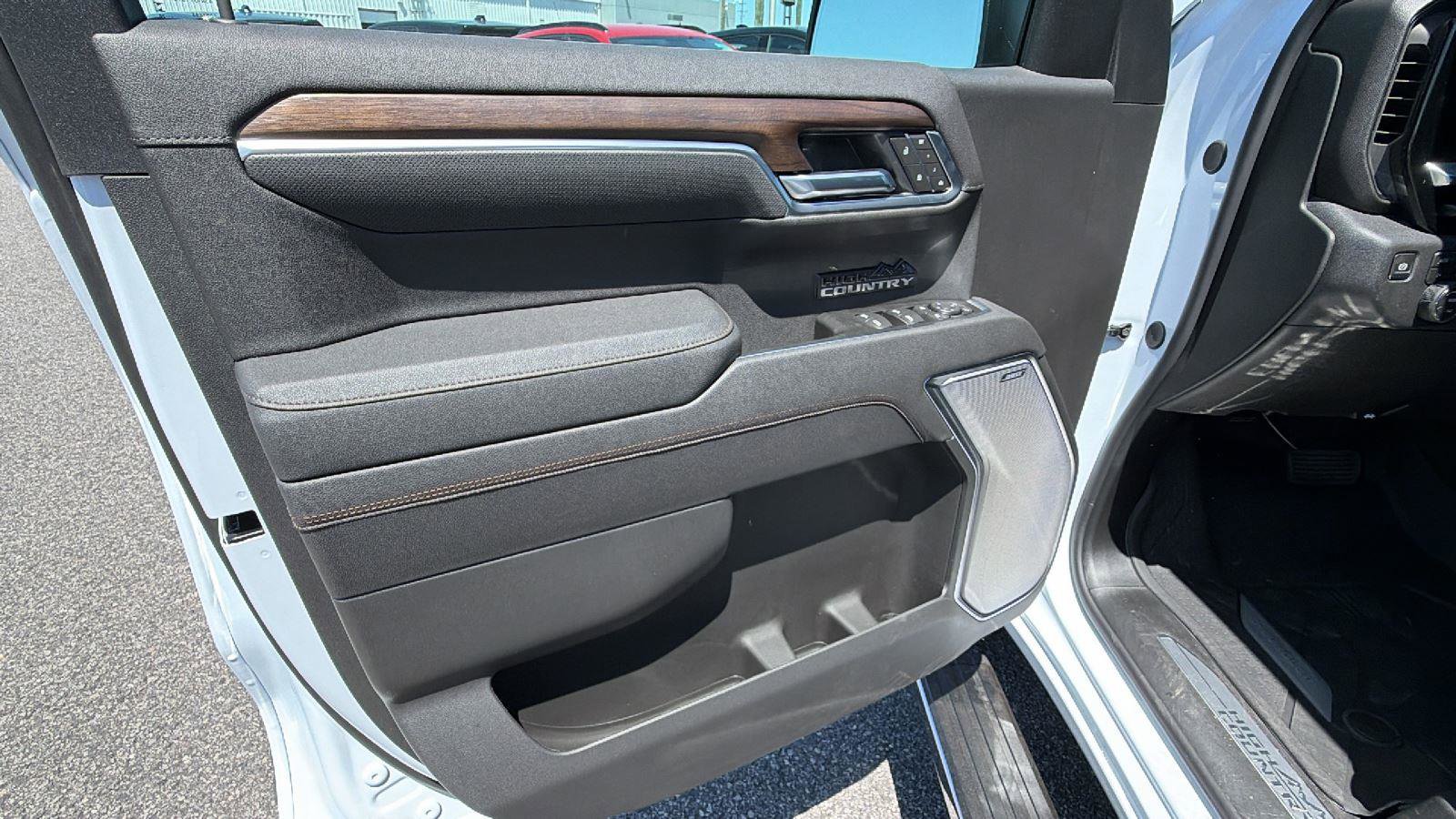 New 2026 Chevrolet Silverado 1500 High Country AWD/4WD image 12