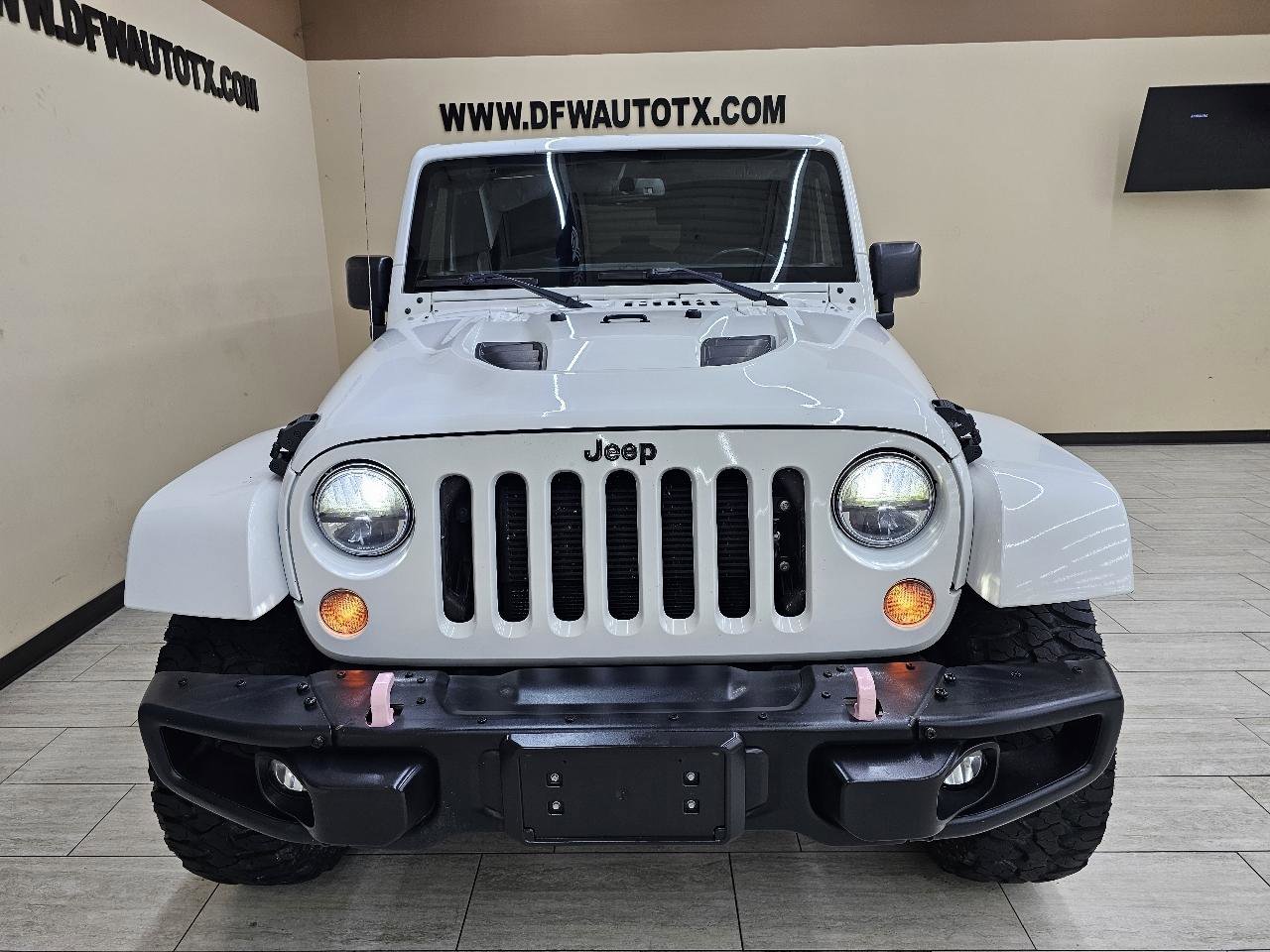 Used 2016 Jeep Wrangler Unlimited Rubicon AWD/4WD image 3