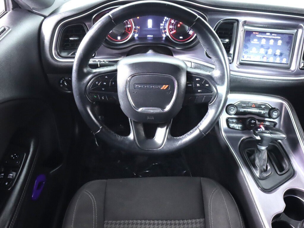 Used 2018 Dodge Challenger SXT image 27