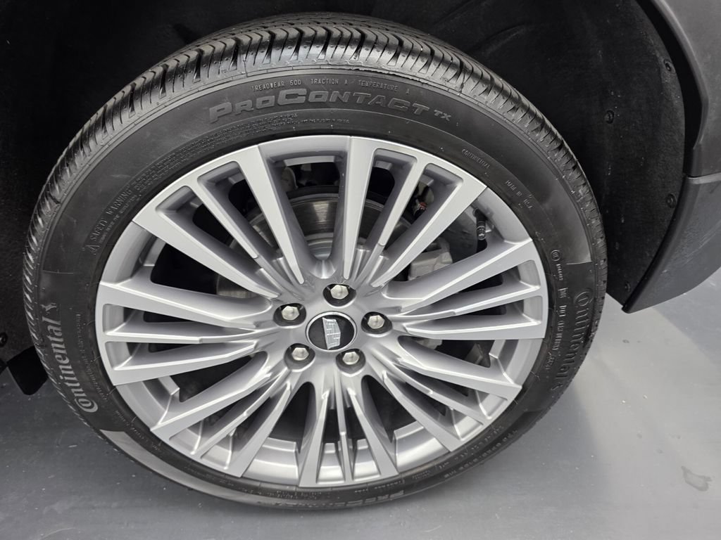 Used 2025 Cadillac XT4 Premium Luxury w/ Technology Package AWD/4WD image 17