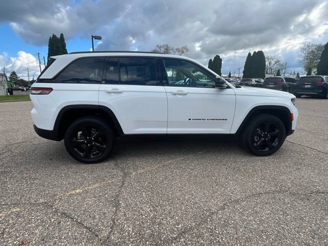 Used 2023 Jeep Grand Cherokee Altitude AWD/4WD image 6
