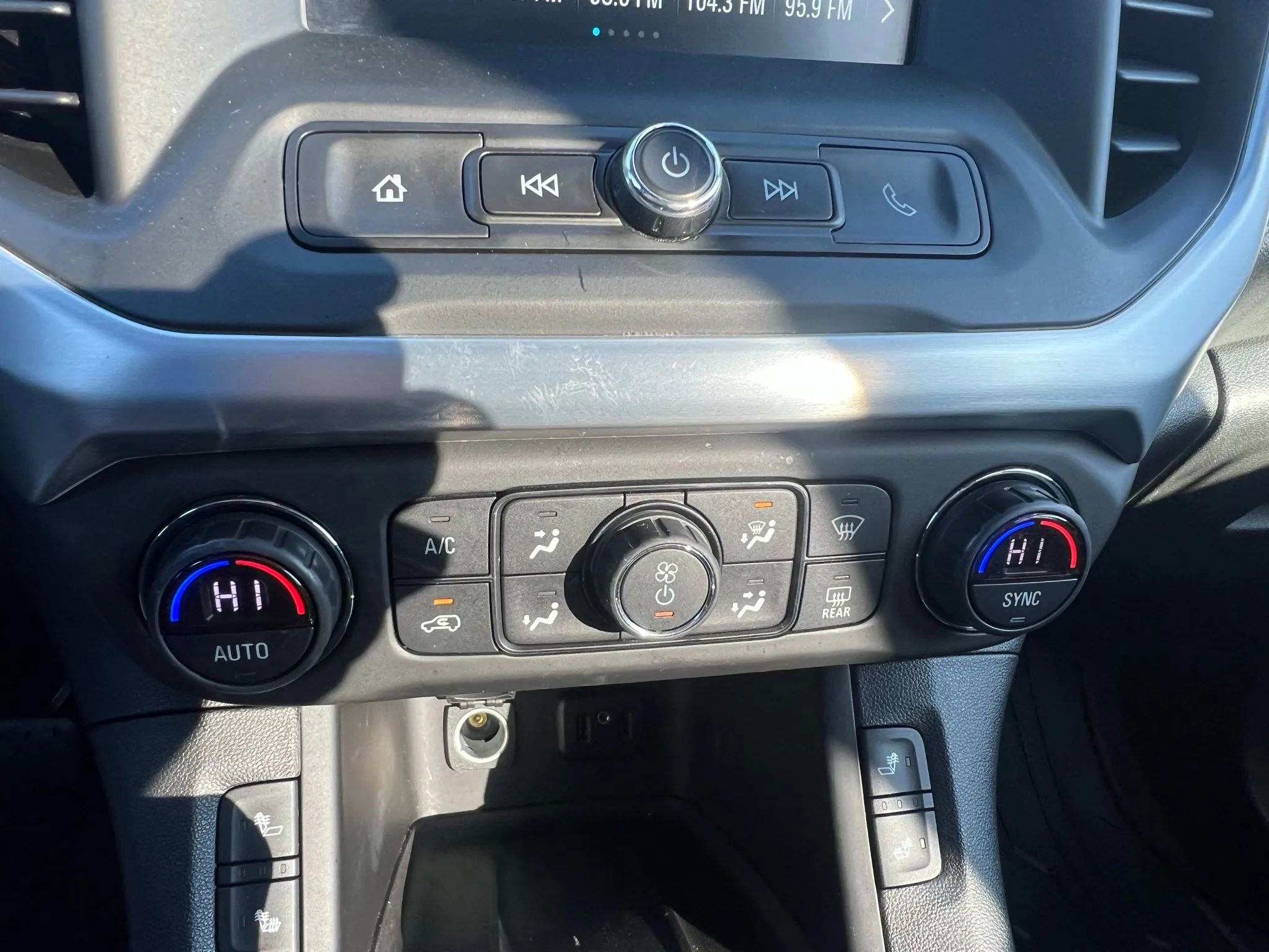 Used 2018 GMC Acadia SLE w/ Driver Alert Package I FWD image 19