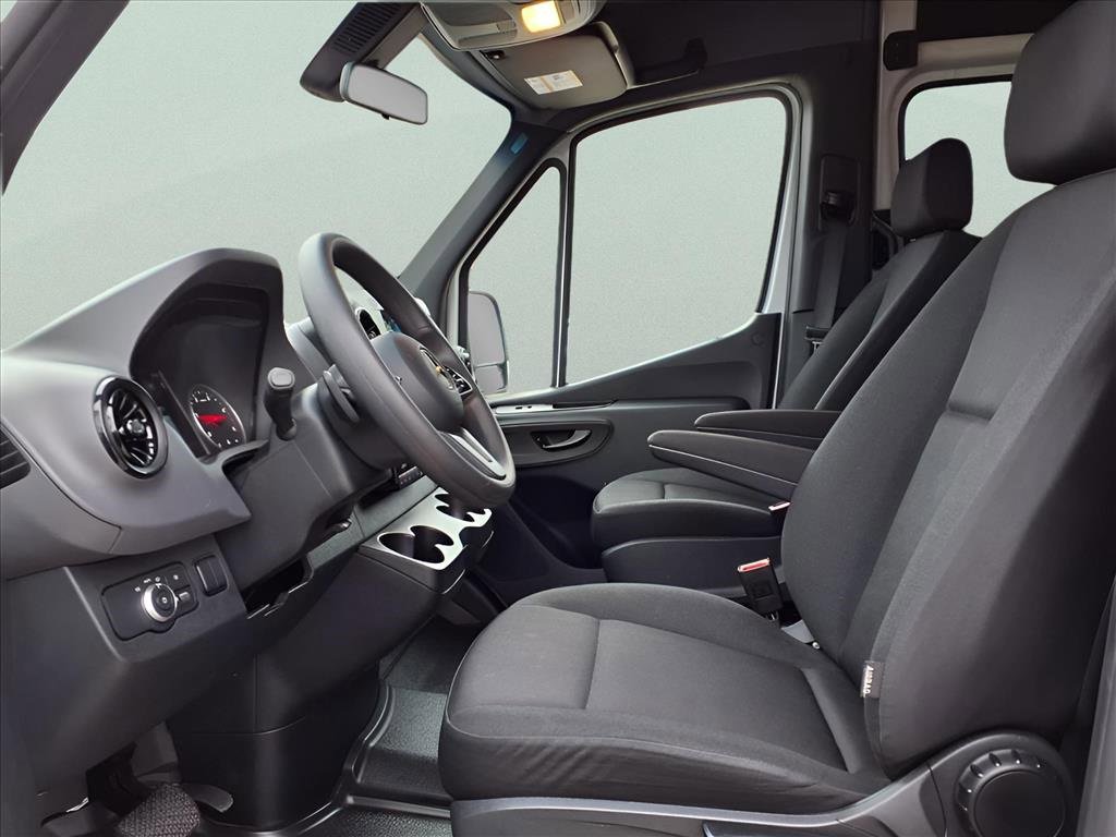 Used 2024 Mercedes-Benz Sprinter 2500 image 13