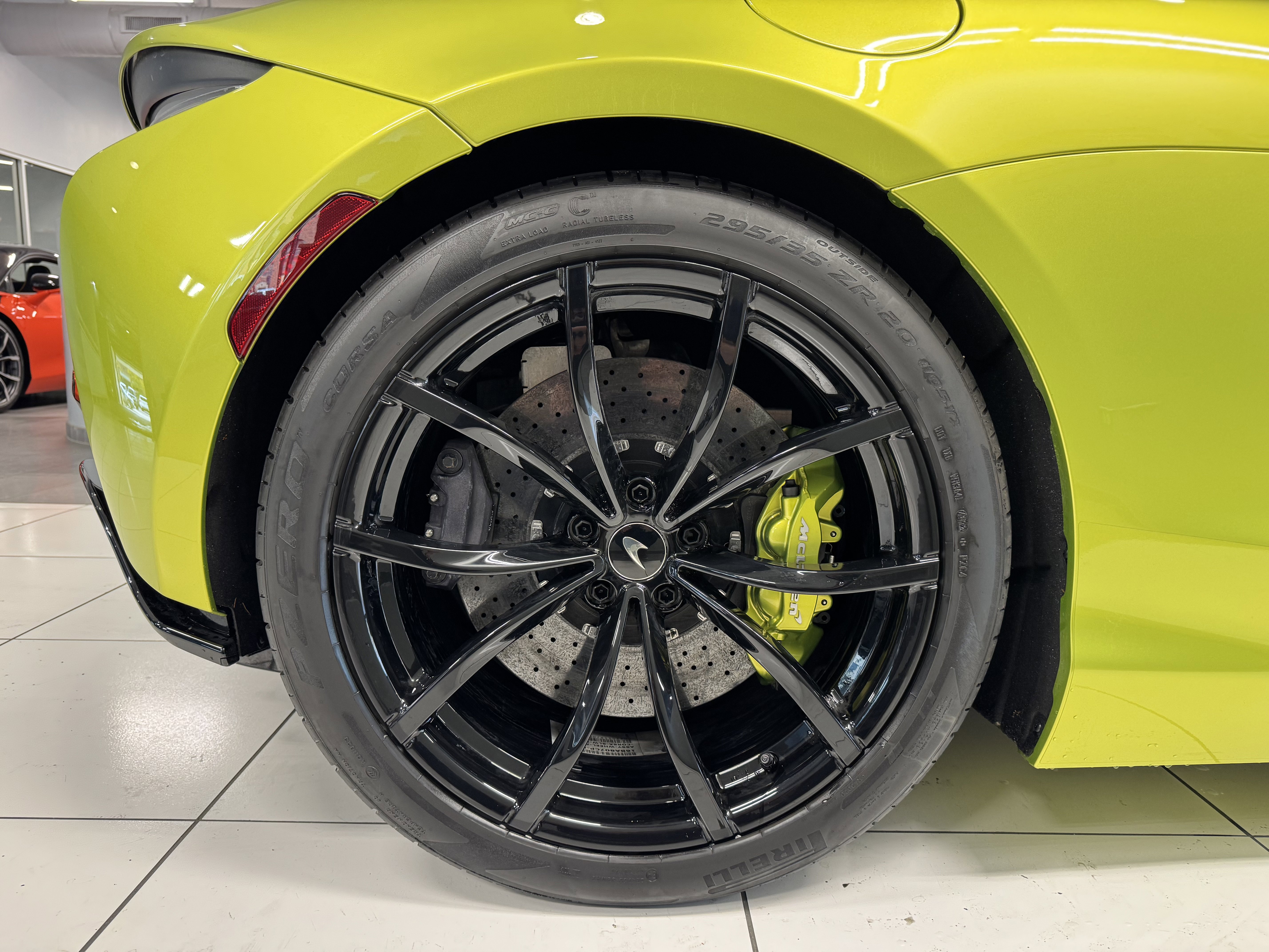 Used 2023 McLaren Artura image 17