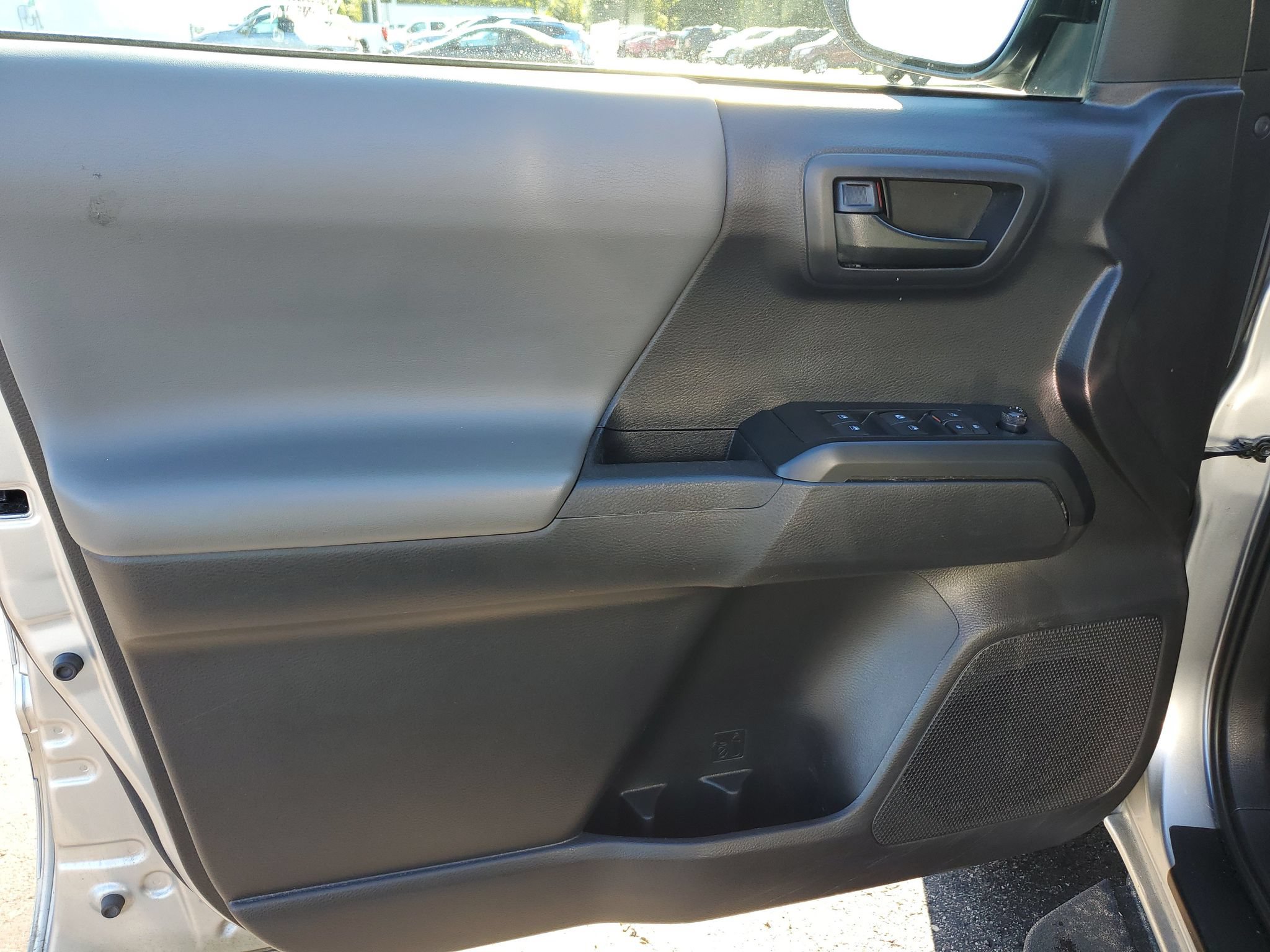 Used 2022 Toyota Tacoma SR AWD/4WD image 10
