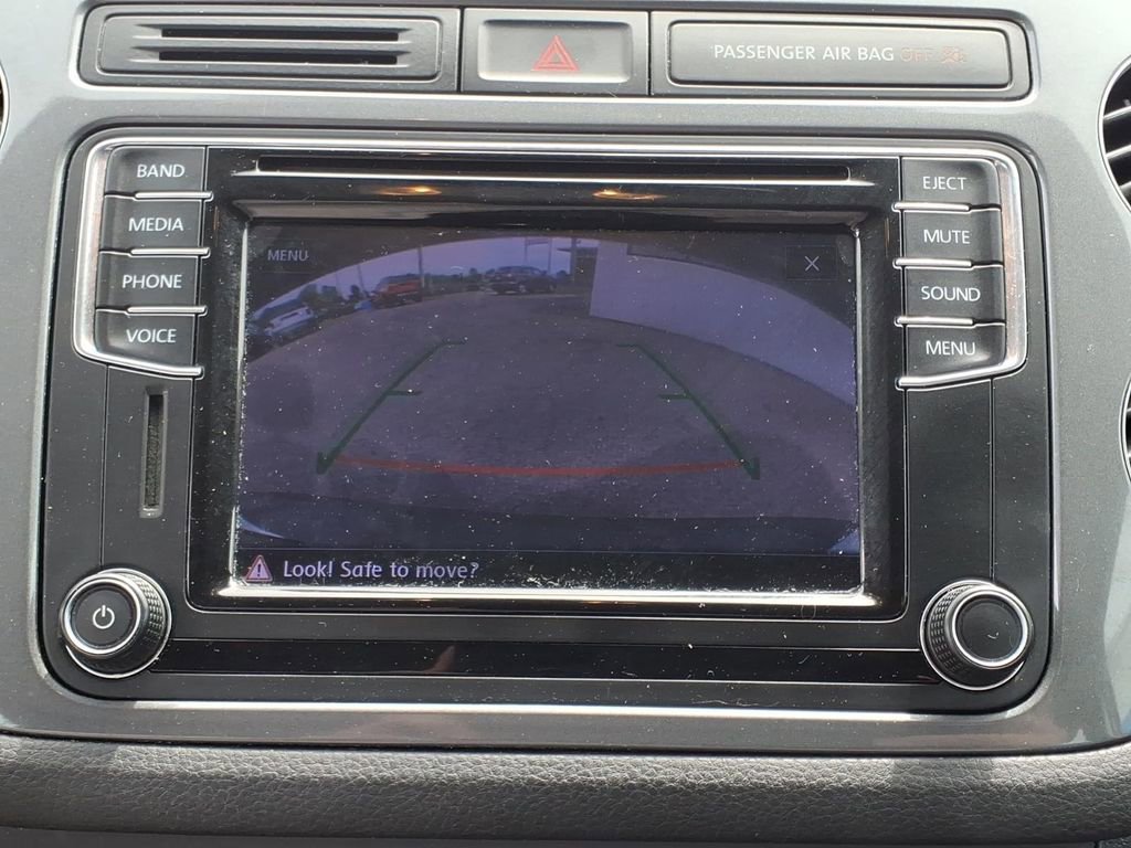 Used 2017 Volkswagen Tiguan S image 11