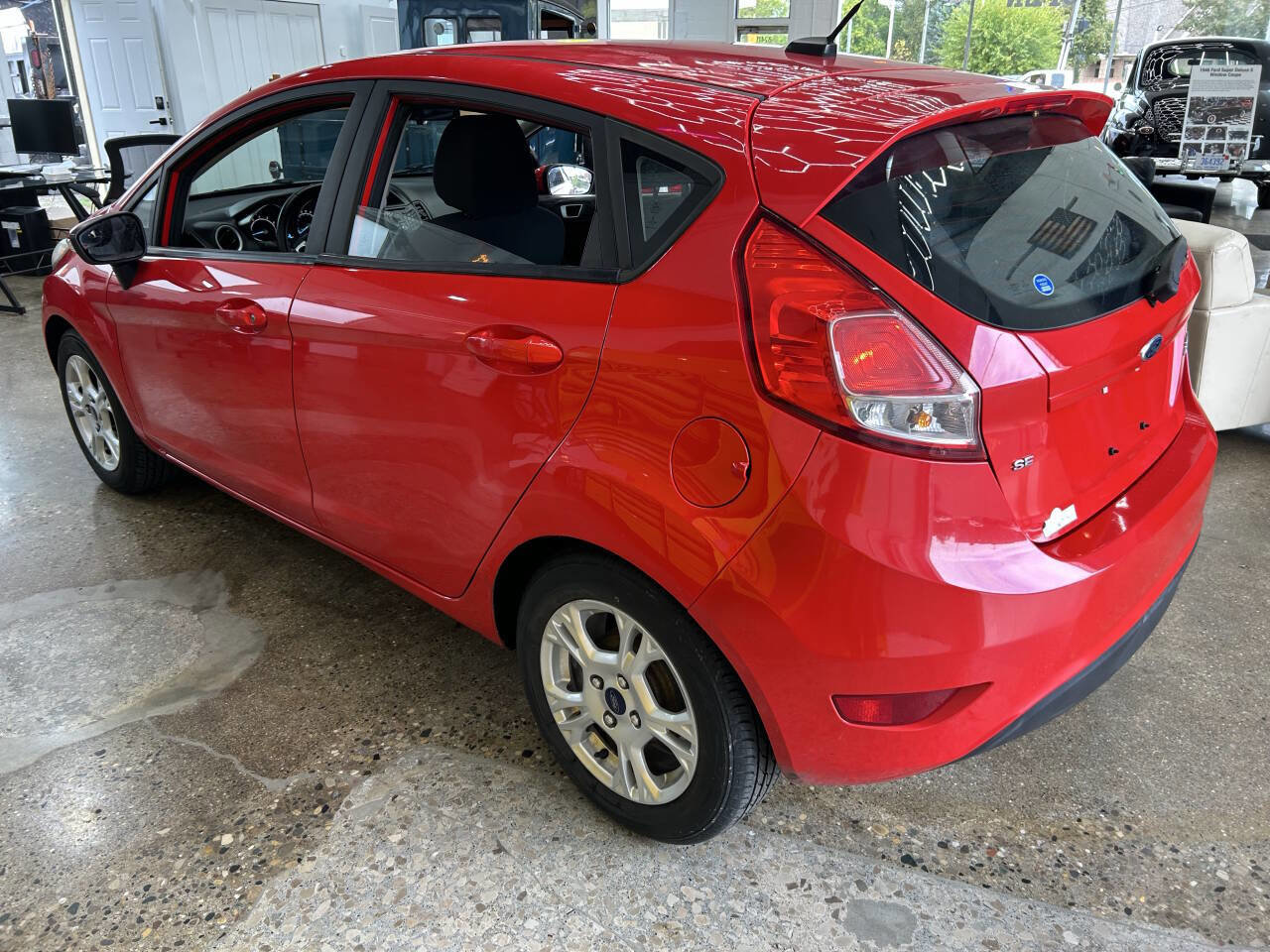 Used 2015 Ford Fiesta SE image 14