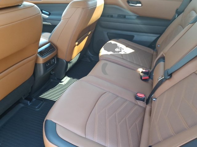 Certified 2025 Nissan Pathfinder Platinum w/ Cargo Package AWD/4WD image 13
