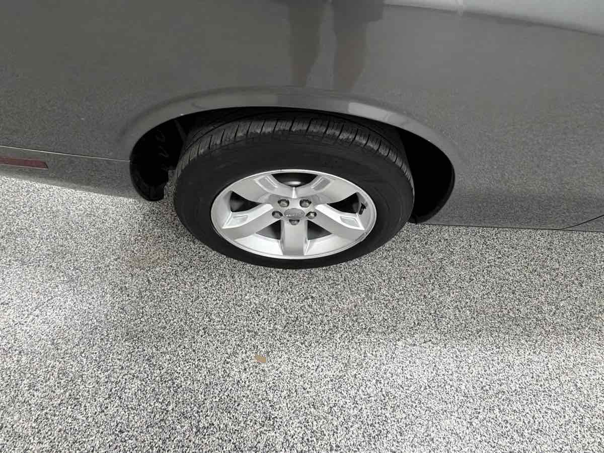 Used 2011 Dodge Challenger RWD image 36