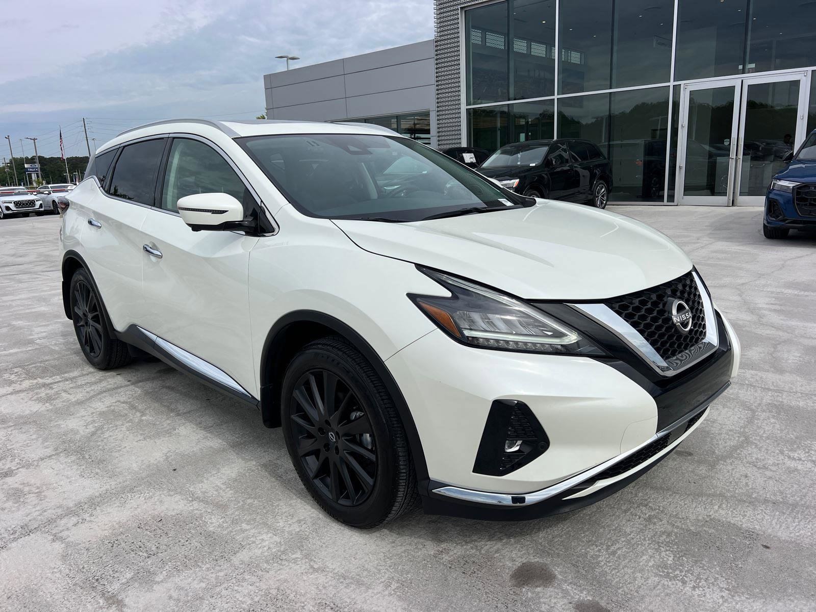 Used 2023 Nissan Murano Platinum w/ Cargo Package FWD image 3