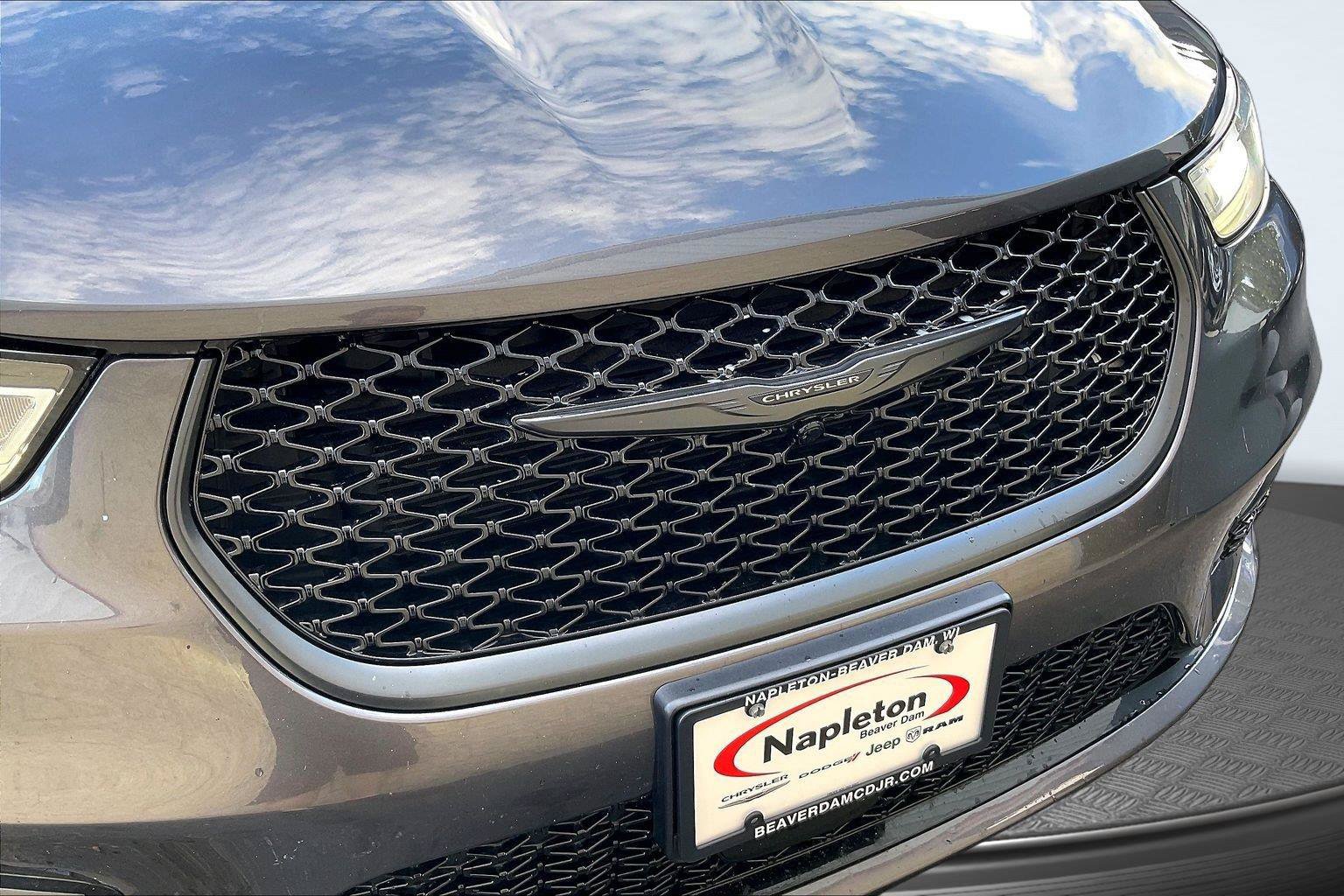 Used 2021 Chrysler Pacifica Touring-L w/ S Appearance Package FWD image 26